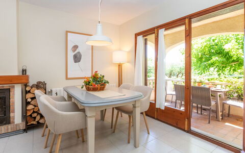 Mas Rovira 8: Meubles, Design Intérieur, Sol, Table, Chaise, Bois, Table Cuisine Et Salle A Manger, Salle À Manger, Sol, Éclairage