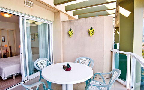 Golden Life: Propriété, Pièce, Bâtiment, Design Intérieur, Meubles, Maison, Table, Immobilier, Plafond, Salle À Manger