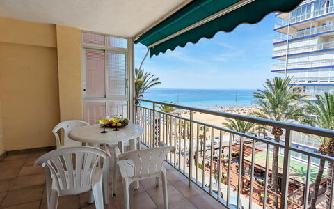 La Goleta: Plante, Bâtiment, L'Eau, Propriété, Ciel, Meubles, Chaise, Table, Bleu Azur, Pot De Fleur