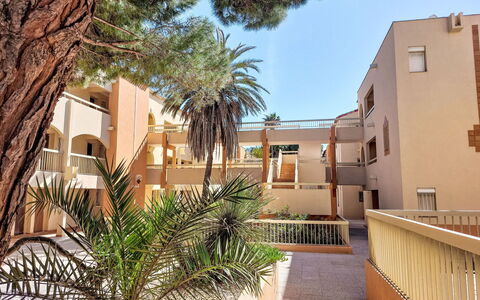Six Fours la Coudoulière 500: Zone Résidentielle, Appartement, Biens, Hacienda, Recours, Balcon, Ombre, Hôtel, Allée