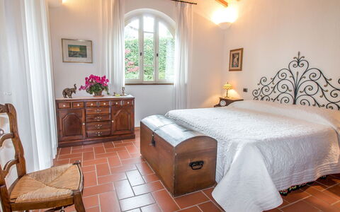 Olindia: Chambre, Pièce, Meubles, Propriété, Lit, Cadre De Lit, Drap De Lit, Design Intérieur, Bâtiment, Sol
