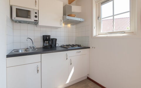 Wemeldinge 200: Cabinetry, Evier, Évier, Comptoir, Robinet, Cuisinière, Fenêtre, Appareil De Cuisine, Bâtiment, Cuisine