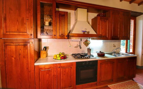 Civitella: Comptoir, Cabinetry, Meubles, Pièce, Cuisine, Propriété, Bâtiment, Tache De Bois, Dur, Design Intérieur