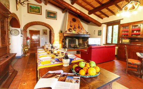 Civitella: Propriété, Bâtiment, Pièce, Maison, Design Intérieur, Immobilier, Domicile, Villa, Petit Déjeuner, Salon