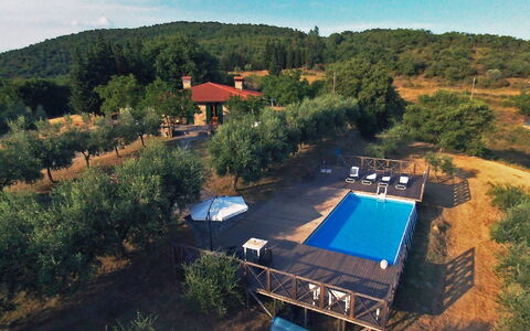 Civitella: Propriété, Photographie Aérienne, Station De Montagne, Maison, Immobilier, Biens, Zone Rurale, Piscine, Arbre, Domicile