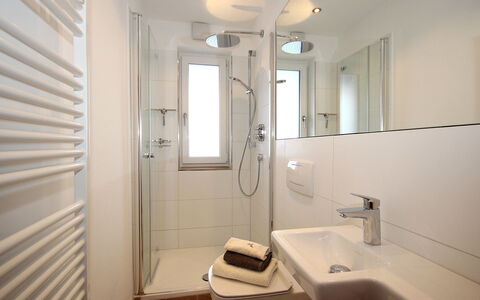Seekarblick: Salle De Bains, Pièce, Propriété, Design Intérieur, Luminaire Plomberie, Architecture, Bâtiment, Évier, Maison, Robinet