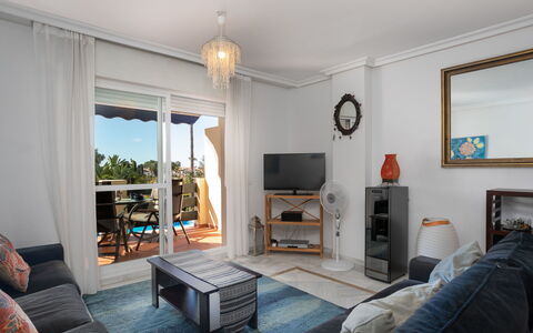 Lorcrimar: Meubles, Design Intérieur, Bois, Sol, Sol, Pièce, Plafond, Salon, Appartement, Canapé