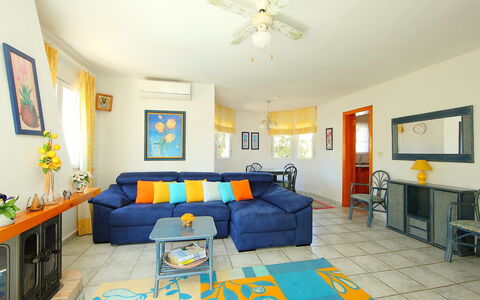 Casa de la Mar: Pièce, Meubles, Propriété, Design Intérieur, Salon, Bâtiment, Jaune, Plafond, Chambre, Sol