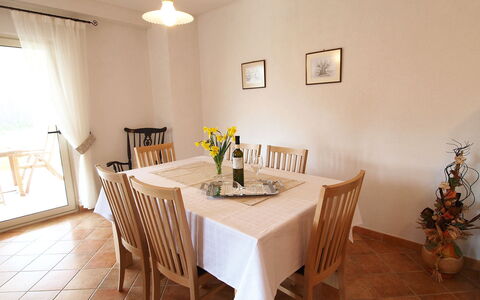 Mirela: Pièce, Propriété, Salle À Manger, Meubles, Design Intérieur, Sol, Bâtiment, Table, Plafond, Immobilier