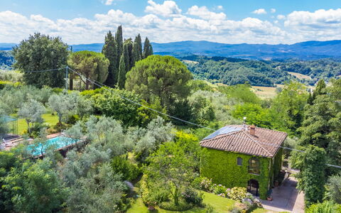 Villa Vittoria: Nuage, Ciel, Plante, Communauté Des Plantes, Arbre, Vert, Paysage Naturel, Lot Terre, Zone Résidentielle, Prairie