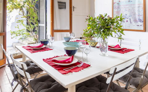 Casa Dei Lentischi: Meubles, Chaise, Design Intérieur, Table, Salle À Manger, Table Cuisine Et Salle A Manger, Vaisselle, Sol, Textile, Pièce