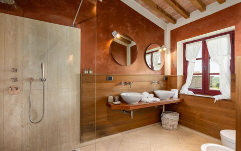 Villa Ferdinando: Sol, Mur, Design Intérieur, Luminaire Plomberie, Sol, Bois, Salle De Bains, Luminaire, Domicile, Plafond