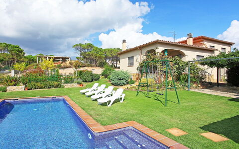 Marina: Propriété, Immobilier, Maison, Bâtiment, Zone Résidentielle, Domicile, Biens, Piscine, Herbe, Recours