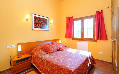 Del Azahar: Chambre, Lit, Pièce, Meubles, Drap De Lit, Propriété, Literie, Cadre De Lit, Design Intérieur, Plafond