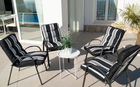 Vista al Mar: Meubles, Chaise, Pièce, Propriété, Table, Design Intérieur, Mobilier De Jardin, Accoudoir, Immobilier, Salon