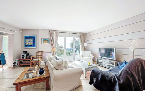 La Romarine: Meubles, Design Intérieur, Sol, Sol, Plafond, Canapé, Pièce, Salon, Appartement, Parquet