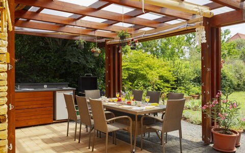 Villa Mediterran: Bois, Meubles, Mobilier De Jardin, Tableau De Plein Air, Jardin, Tache De Bois, Ombre, Pergola, Patio, Faisceau