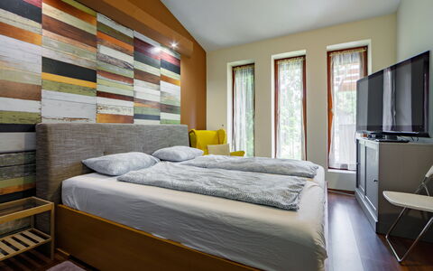 Villa Mediterran: Meubles, Propriété, Bâtiment, Confort, Bois, Cadre De Lit, Ombre, Fenêtre, Design Intérieur