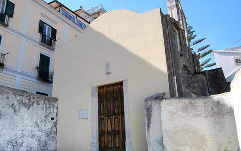 Al Campanile: Propriété, Architecture, Maison, Mur, Bâtiment, Ville, Quartier, Façade, Ciel, Immobilier