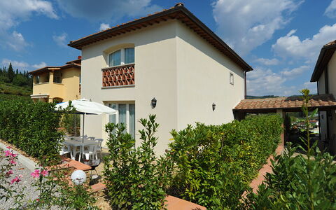 Casa Fabrizio: Nuage, Plante, Ciel, Bâtiment, Fenêtre, Maison, Lot Terre, Chalet, Quartier, Zone Résidentielle