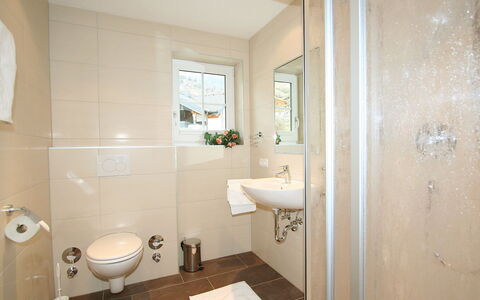 Pians 150: Salle De Bains, Propriété, Pièce, Luminaire Plomberie, Design Intérieur, Sol, Tuile, Toilette, Accessoire Salle De Bain, Mur