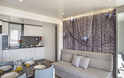 Bi Village 200.61: Pièce, Propriété, Meubles, Design Intérieur, Bâtiment, Salon, Jaune, Mur, Maison, Immobilier