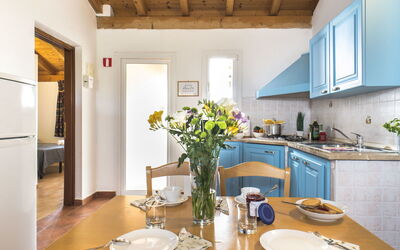 Bi Village 200.45: Pièce, Propriété, Cuisine, Design Intérieur, Comptoir, Bâtiment, Jaune, Maison, Meubles, Plafond