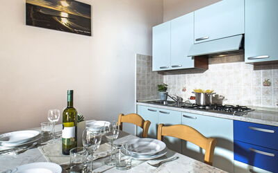 Bi Village 200.3: Comptoir, Pièce, Propriété, Design Intérieur, Meubles, Cuisine, Bâtiment, Jaune, Immobilier, Maison