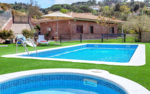 Astral: Piscine, Propriété, Loisir, Immobilier, Maison, Centre De Loisirs, Herbe, Domicile, Bâtiment, Biens