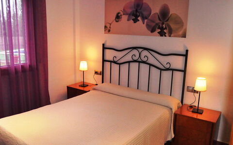 Astral: Chambre, Lit, Pièce, Meubles, Propriété, Cadre De Lit, Drap De Lit, Design Intérieur, Literie, Matelas