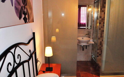 Astral: Pièce, Propriété, Design Intérieur, Meubles, Bâtiment, Mur, Suite, Porte, Maison, Sol