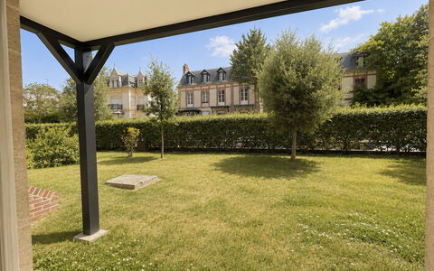 Deauville-Trouville 255: Herbe, Jardin, Arbuste, Zone Résidentielle, Lot Terre, Pelouse, Domicile, Ombre, Biens