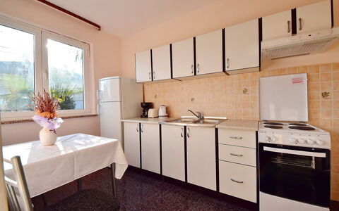 Franjo: Pièce, Propriété, Meubles, Comptoir, Bâtiment, Cabinetry, Design Intérieur, Cuisine, Sol, Maison