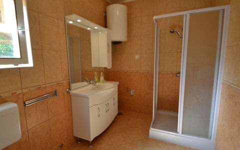 Franjo: Pièce, Salle De Bains, Propriété, Sol, Tuile, Luminaire Plomberie, Dur, Architecture, Bâtiment, Maison