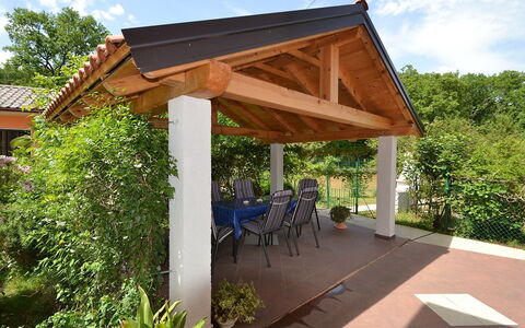Franjo: Pergola, Propriété, Pavillon, Toit, Bâtiment, Canopée, Ombre, Arrière-Cour, Immobilier, Structure En Plein Air