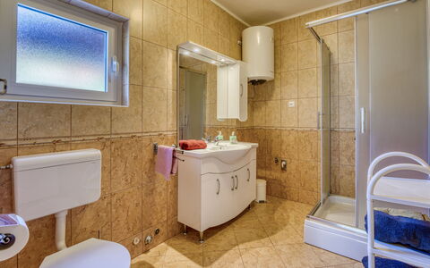 Franjo: Sol, Design Intérieur, Luminaire Plomberie, Sol, Évier, Salle De Bains, Lavabo, Robinet, Plafond, Pièce