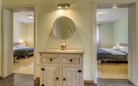 Franjo: Meubles, Design Intérieur, Lit, Sol, Mur, Sol, Chambre, Pièce, Bois, Plafond