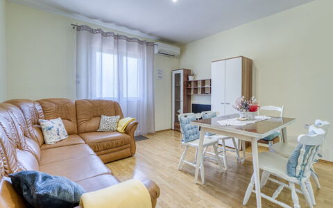 Franjo: Meubles, Design Intérieur, Sol, Sol, Bois, Pièce, Canapé, Plafond, Parquet, Salon