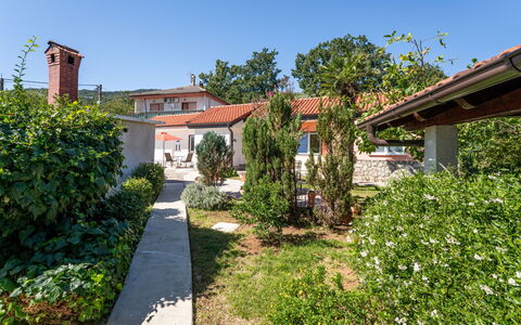 Opatija Ika 106: Maison, Zone Résidentielle, Arbuste, Toit, Domicile, Jardin, Couverture De Sol, Chalet, Biens