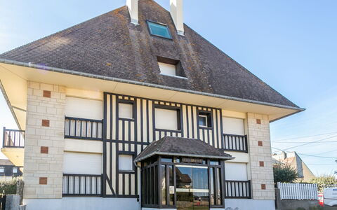 Cabourg 101: Meubles, Propriété, Table, Cabinetry, Chaise, Bois, Bâtiment, Éclairage, Comptoir, Design Intérieur