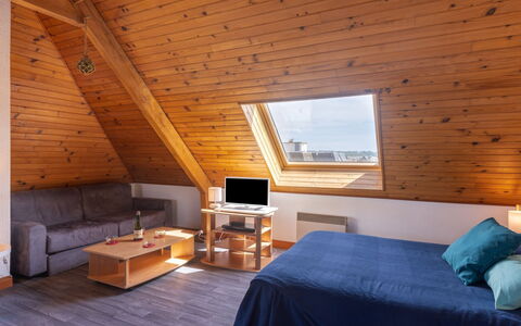 Résidence du Port: Meubles, Propriété, Table, Cabinetry, Chaise, Bois, Bâtiment, Éclairage, Comptoir, Design Intérieur