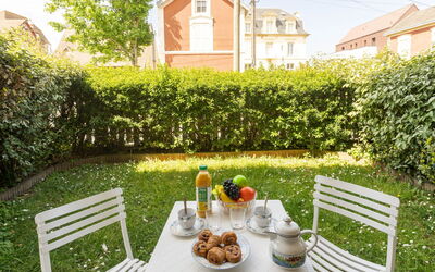 Cabourg 101: Meubles, Propriété, Table, Cabinetry, Chaise, Bois, Bâtiment, Éclairage, Comptoir, Design Intérieur