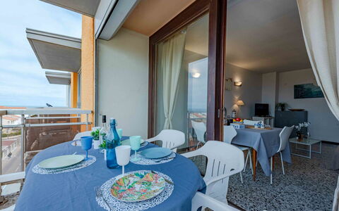 Le Suffren: Appartement, Meubles, Zone Résidentielle, Balcon, Condominium, Chaise, Ombre, Recours, Côte, Hôtel