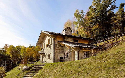 Chalet Anna: Propriété, Ciel, Maison, Paysage Naturel, Arbre, Zone Rurale, Bâtiment, Architecture, Herbe, Domicile