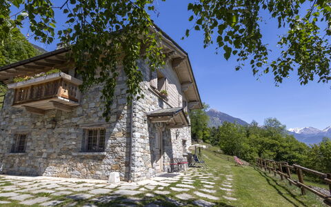 Chalet Anna: Bâtiment, Maison, Domicile, Chalet, Chaîne De Montagnes, Zone Rurale, Toit, Établissements Humains, Ferme, Vallée