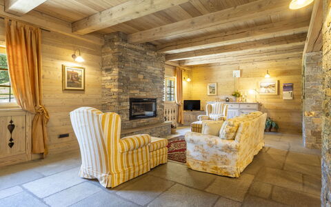 Chalet Anna: Design Intérieur, Meubles, Sol, Bois, Plafond, Sol, Pièce, Salon, Éclairage, Table
