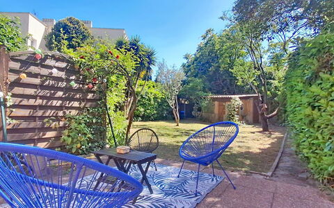 Saint Cyr sur Mer les Lecques 133: Meubles, Mobilier De Jardin, Chaise, Jardin, Arrière-Cour, Ombre, Cour, Aménagement Paysager, Eco Hôtel, Tableau De Plein Air