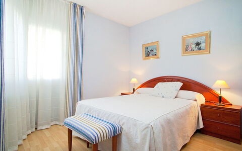 Edificio Blanqueries: Chambre, Lit, Meubles, Pièce, Drap De Lit, Propriété, Cadre De Lit, Sol, Literie, Design Intérieur