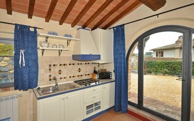 Ortensia: Propriété, Pièce, Bâtiment, Maison, Architecture, Cuisine, Immobilier, Domicile, Plafond, Meubles