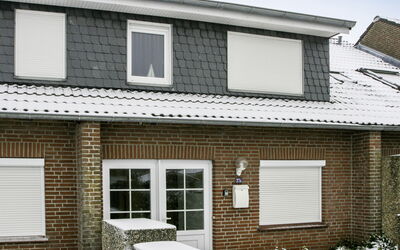 Norddeich 145: Plante, Fenêtre, Propriété, Bâtiment, Porte, Brique, Ombre, Bois, Brickwork